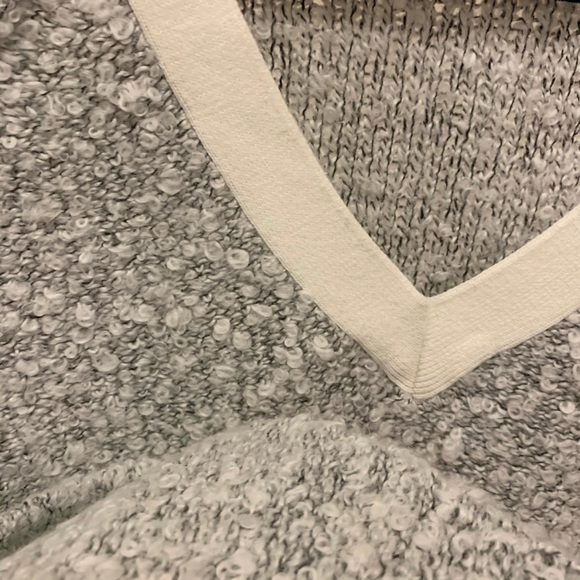 Sanctuary Boucle Knit Gray & White V-neck Sweater - Picture 4 of 7